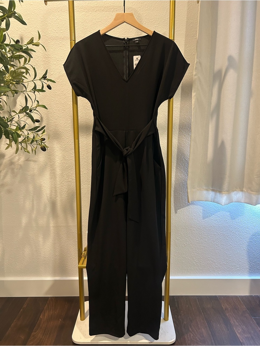 NWT Express V-Neck Tie Waist Straight Leg Jumpsuit w/ Pockets - Picture 3 of 6